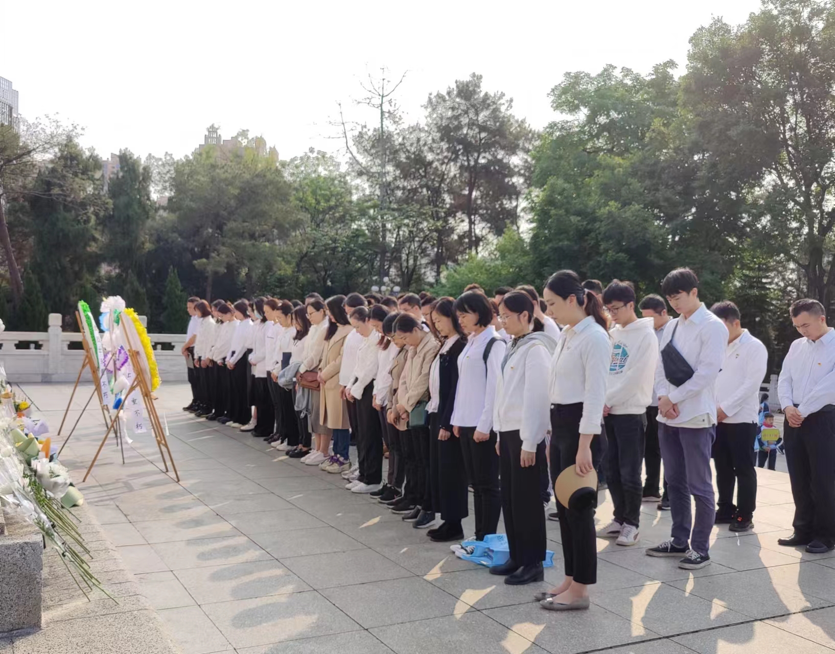 77779193永利官网党总支、南宁建康环保公司党支部开展“缅怀革命先烈，赓续红色基因”联合主题党日活动