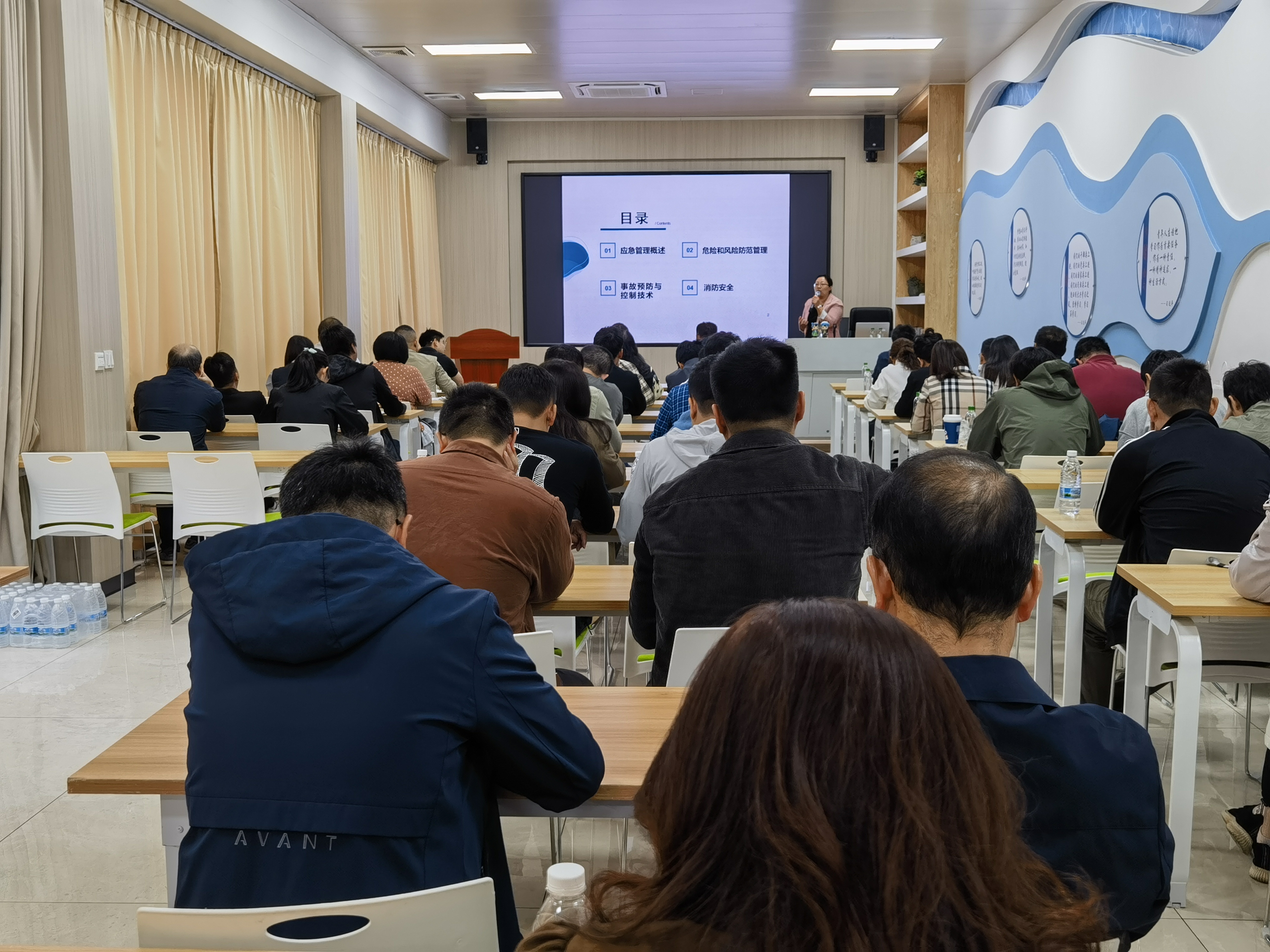 77779193永利官网组织开展2023年事故应急救援管理暨“119”消防宣传月消防知识培训